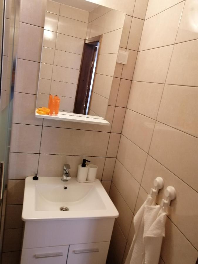 Studio Apartman Nona Angela-Valun كريس المظهر الخارجي الصورة